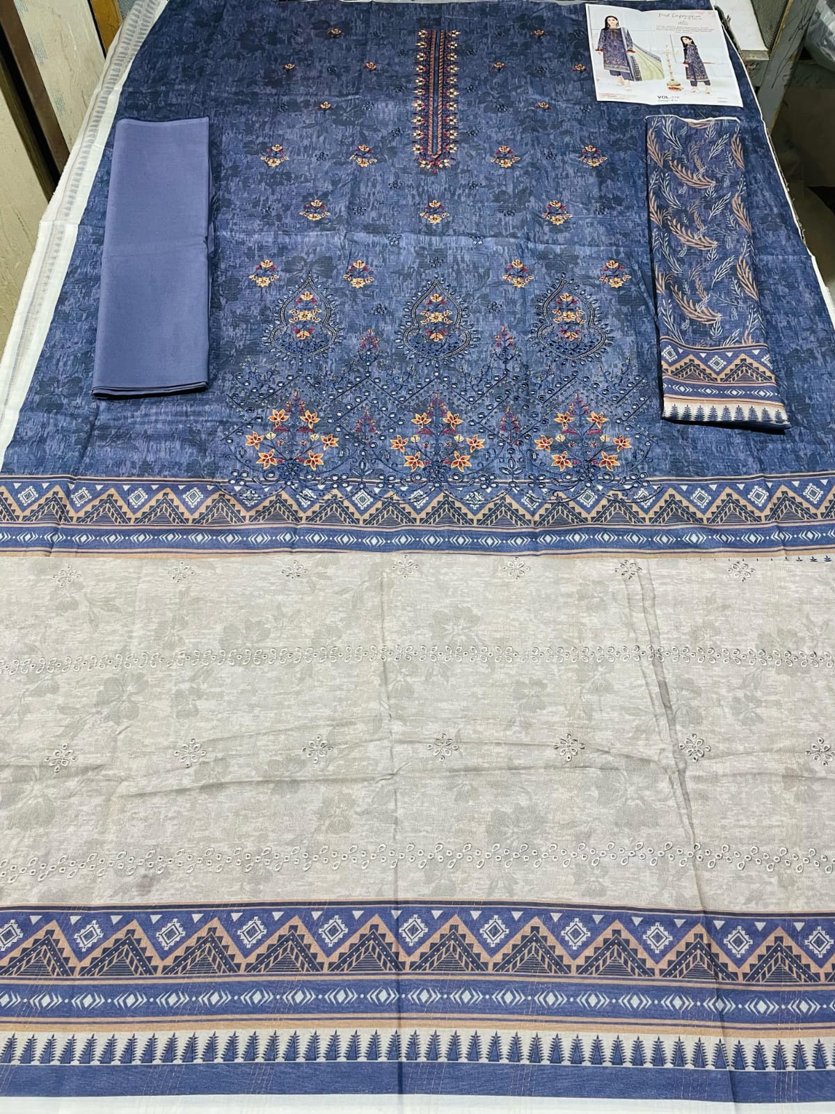 Luxury Digital Lawn Embroidered Suit 2026 | Vol-550 | Shade-09