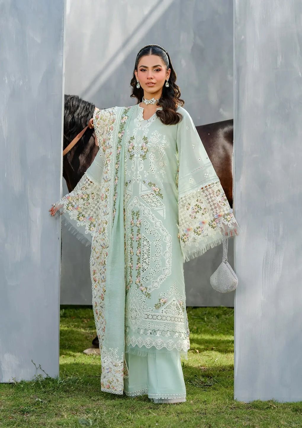 Luxury Lawn Chikan Kari Embroidered 3PC Suit – New Design