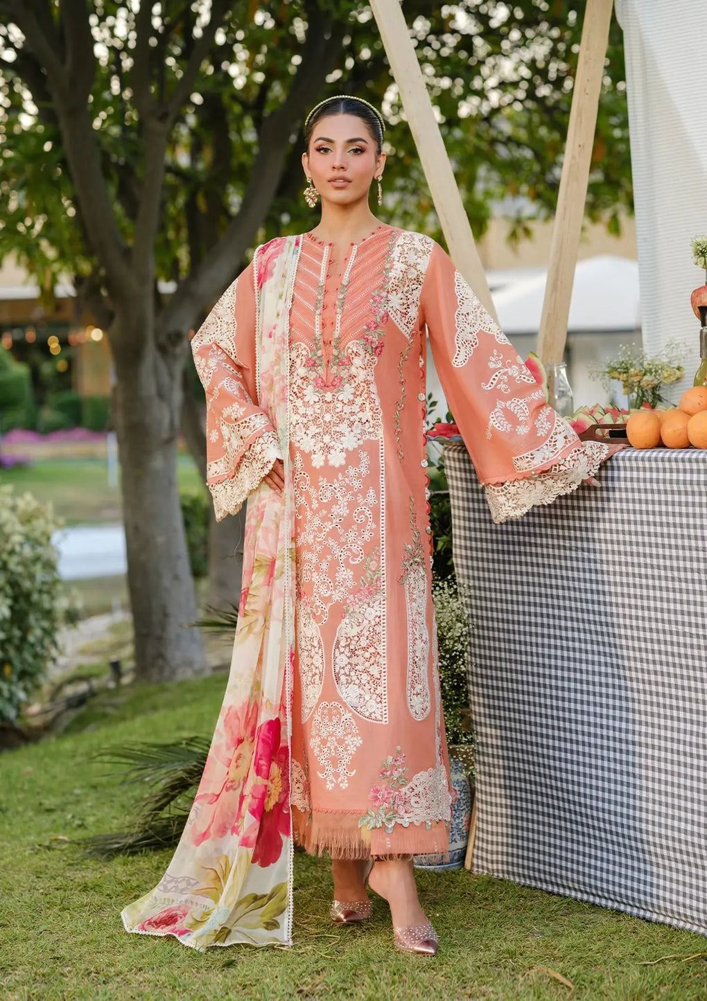 Luxury Lawn Chikan Kari Embroidered 3PC Suit – New Design